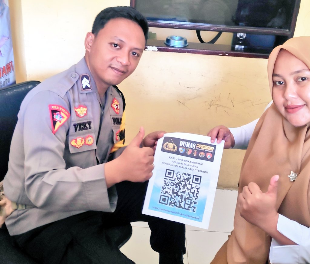 Bhabin_Botu's tweet photo. Sosialisasi Layanan CALL CENTER POLRI 110 &amp; DUMAS PRESISI kepada salah satu Staf/TPKD Kantor Kelurahan Botu.

#KapolrestaGorontaloKota #PolriPresisi #DivisiHumasPolri #ListyoSigitPrabowo #Bhabinkamtibmas #PolsekKotaTimur https://t.co/aPllG8A4YZ