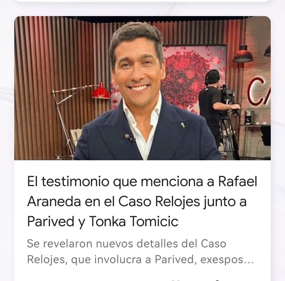 LucyHerSan's tweet photo. Oye @mvacarezza a ti que tanto te gusta opinar de la delincuencia en Chile, que opinas que tu marido aparezca mencionado como uno de los compradores en el caso relojes? #parived #tonka https://t.co/VcrfjxHrLz