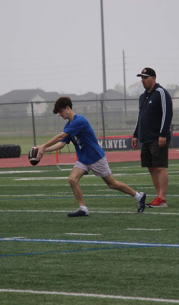 ThasGreen14's tweet photo. Had a great time at @ThePuntFactory today in Houston getting ranked, but also learning and getting better at my craft. Honored to be ranked a 4⭐️. My best punts of the day were, 35yd. 4.22 and 35yd. 4.14, was a little wet and rainy but I did my best. @CoachKDMattox @CBruce_S https://t.co/UfQaHrxQZq