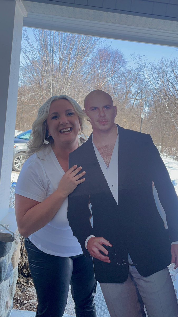 WeidnerAllison's tweet photo. Had the perfect bachelorette weekend with a special surprise guest appearance by @pitbull 😍🤩💃🏼💍 
#wifeoftheparty 
#dalè https://t.co/QewPHnD394