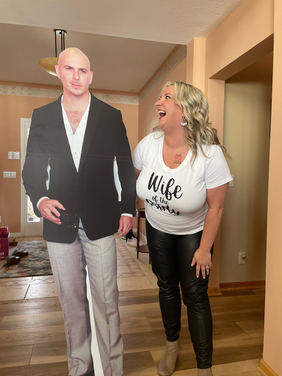 WeidnerAllison's tweet photo. Had the perfect bachelorette weekend with a special surprise guest appearance by @pitbull 😍🤩💃🏼💍 
#wifeoftheparty 
#dalè https://t.co/QewPHnD394