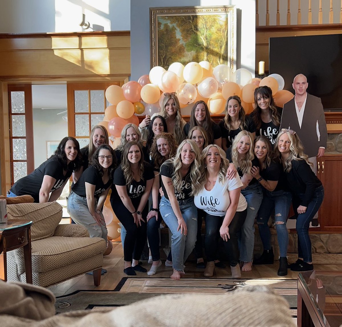 WeidnerAllison's tweet photo. Had the perfect bachelorette weekend with a special surprise guest appearance by @pitbull 😍🤩💃🏼💍 
#wifeoftheparty 
#dalè https://t.co/QewPHnD394