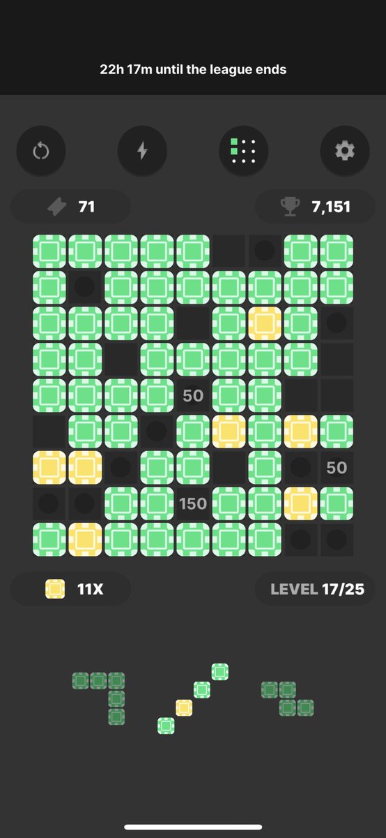 AnyBeeGirl's tweet photo. Here is a situation where only the diagonal piece could fit! And miracle of miracles it cleared the board enough to play the other pieces. @THNDRGAMES #BitcoinBlocks https://t.co/mggLGwRVN3