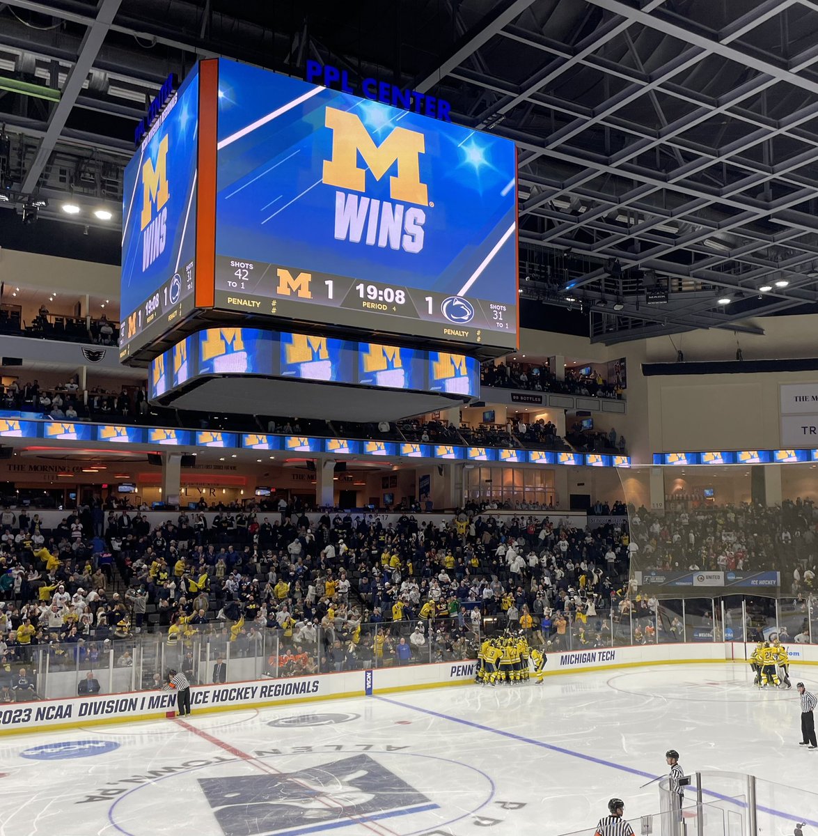 theTroyFair's tweet photo. @umichhockey GoBlue! 〽️ #frozen4 https://t.co/tpqjZ9TNSS