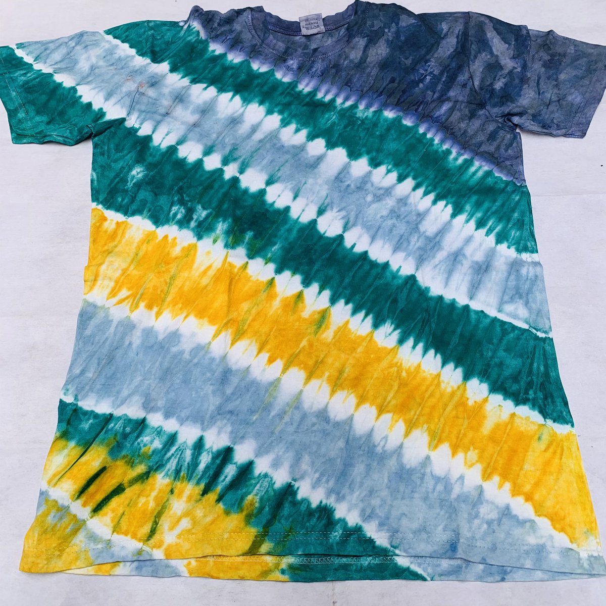mathkingjosh's tweet photo. @ruffydfire I design plane clothes with any color of your choice, I’m currently in Jos and can deliver to any location Thank you Sir https://t.co/oVjZ8Nj3Aq