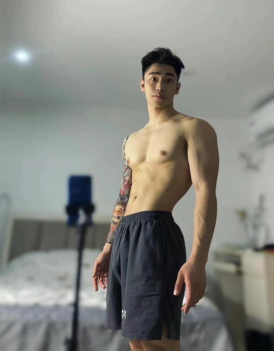 FROT MEN'S THAILAND on Twitter "RT chounizadi2021 好看的,谁知道这个是谁?知道的请开门