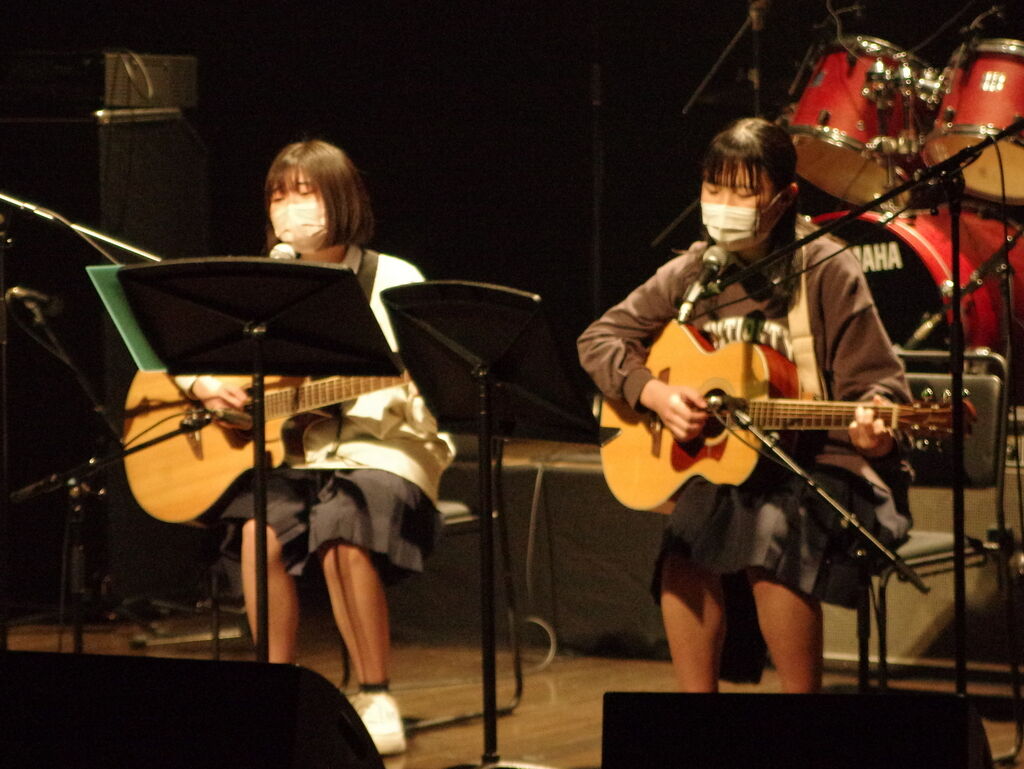 henachyoko_DRUM's tweet photo. 本日はお休み〜!
(呑気なオッサン)
昼から高校生ライブの
お手伝いです!
(画像は昨年のもの)
#岡崎市
#リブラ
#リブライブ
#高校生ライブ
#liblive https://t.co/7xXLunFaSb
