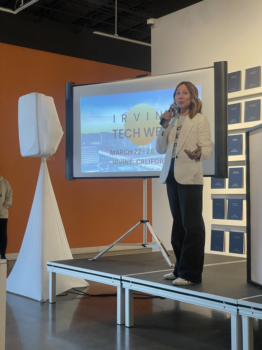RaymondxFu's tweet image. #irvinetechweek closing party kicking off with Melinda Kim and Irvine Vice Mayor @tammykimOC and @ryanfoland 
at Irvine Great Park Hanger 280.