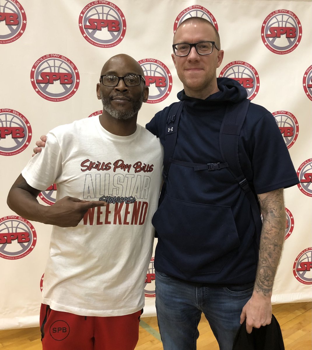I’m blessed to be able to work for someone who shares a passion for highlighting great kids & fighting to get them opportunities to hoop at the next level. @ChrisHarrisBB is DFW hoops culture & puts together great games w @SkillsPB_Events. Can’t wait to be on the 🎤 for the next!