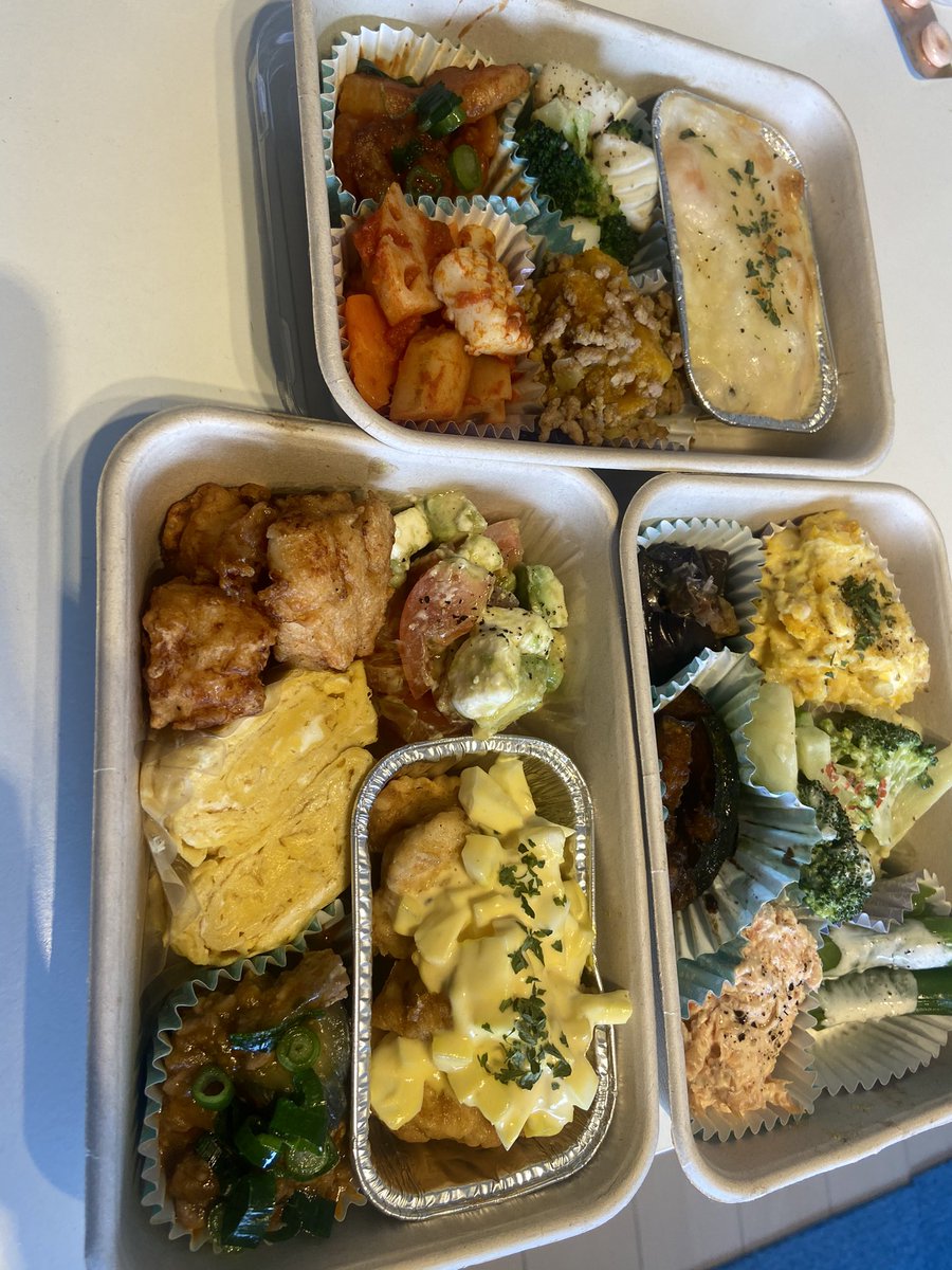 nsdrs's tweet photo. お弁当持ってお花見🌸🌸
米なしの大量の酒で楽しむ大人弁当🍺🍺🍺🍺 https://t.co/kayPIJkVkP
