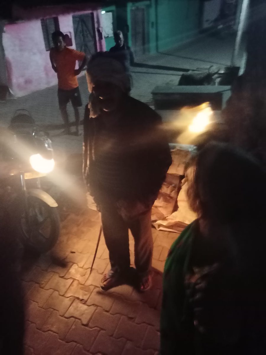 MinaksiAmbedkar's tweet photo. #ग्राम केशोली यूवा मोर्चा जिलाध्यक्ष धनराज अंबेडकर के घर पर रात 12, बजे राजपूत समाज का व्यक्ति तलवार लहराते हुए, आता है,गेट नहीं खोलने पर,तोड फोड़, करते हुए, धनराज अंबेडकर व पत्नी पर प्राण घातक हमला करने की कोशिश करता है@RajPoliceHelp @ashokgehlot51 @SatyapalChASP @BhimArmyChief https://t.co/uUAMRyHKKW