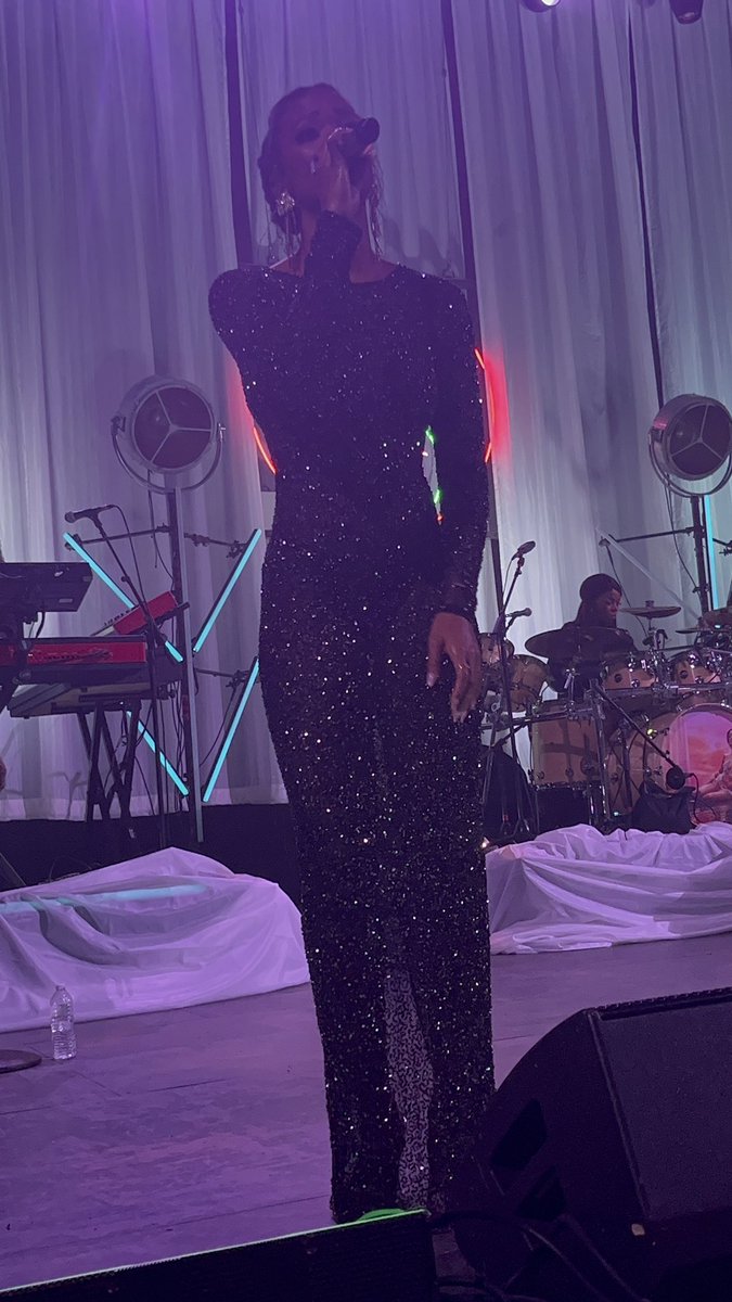 go_DIVAH's tweet photo. @AriLennox Happy MF Birthday beautiful. I’m so glad we got to see you in San Antonio it was most definitely a vibe. And you said I was beautiful 🥹💛 Wishing you many more 🥳🥳 https://t.co/2maRzpyePP