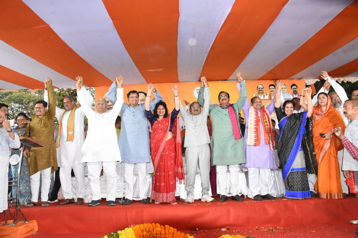 Sangeeta Kumari Singh Deo (@sksingh_deo) on Twitter photo 2023-03-27 02:00:57 Welcomed our new State President Shri @ManmohanSamal ji at the @BJP4Odisha Party office in Bhubaneswar yesterday. @BJP4India Welcomed our new State President Shri @ManmohanSamal ji at the @BJP4Odisha Party office in Bhubaneswar yesterday. @BJP4India