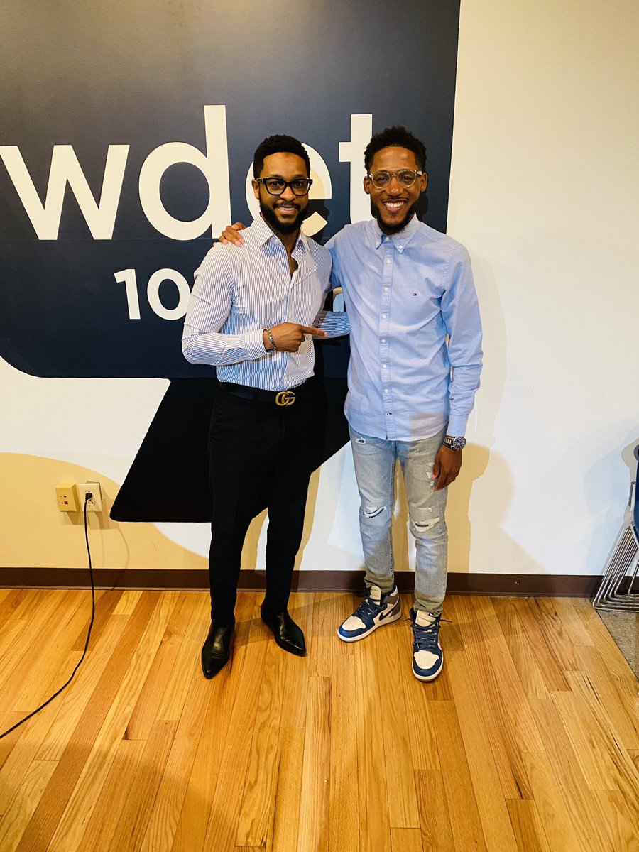 authenticallyd2's tweet image. ICYMI: Orlando interviewed thee @EddieConnorJr. He’s an Eastsider who is a prolific author who takes his inspirational msg to the world telling his testimony of surviving cancer &amp;amp; healing from his fatherless environment. He also honors is his AMAZING mother in a really dope way.