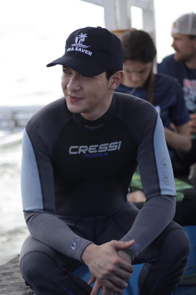 tineeee_18's tweet photo. The voice of the sea speaks to the soul.
#AldenRichards https://t.co/c08EJYG0Ro