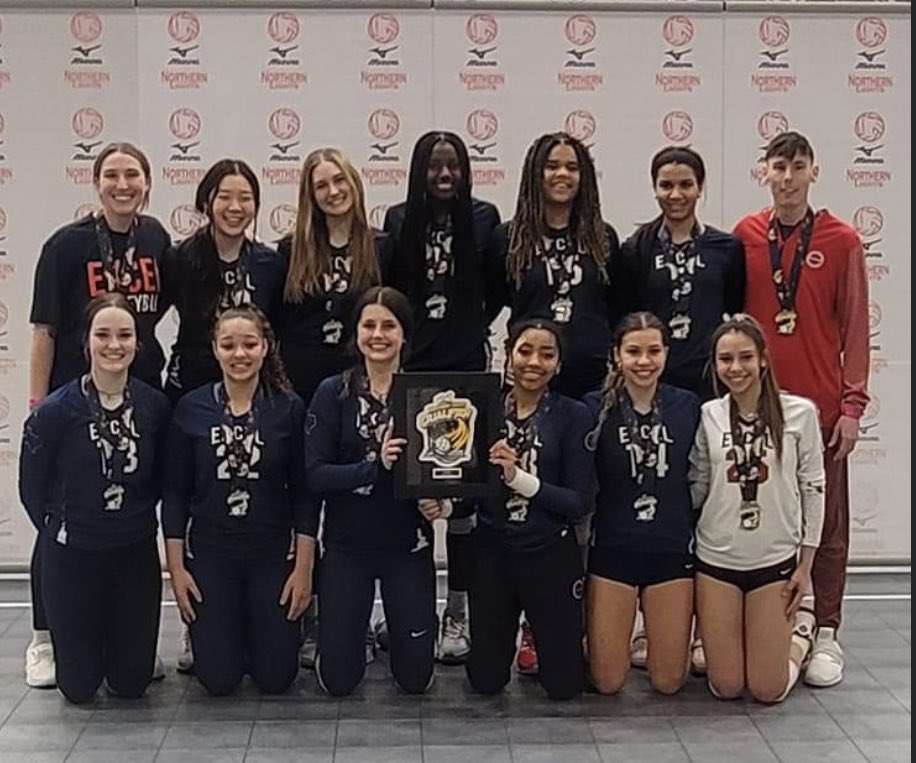 Congrats to @ihs_vb  Saira Grant and her team for taking 🥉in 16 USA at Northern Lights and punching their ticket to 2023 USAV GJNC! 🙌🏻 #KnightsInAction #bidszn