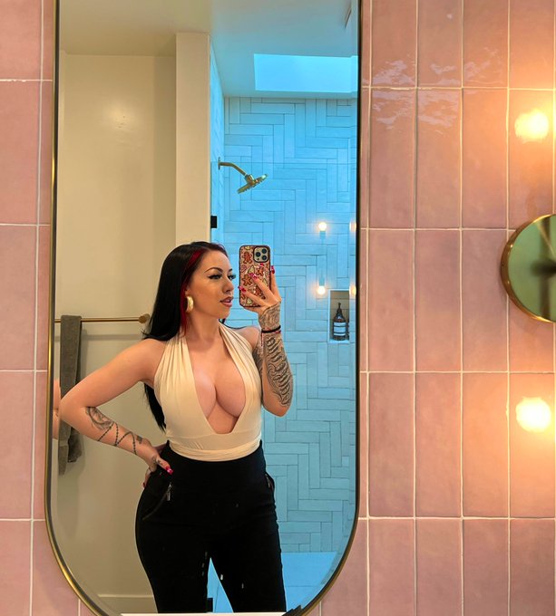 The other day&hellip;💋 https://t.co/g6AYGnevpV