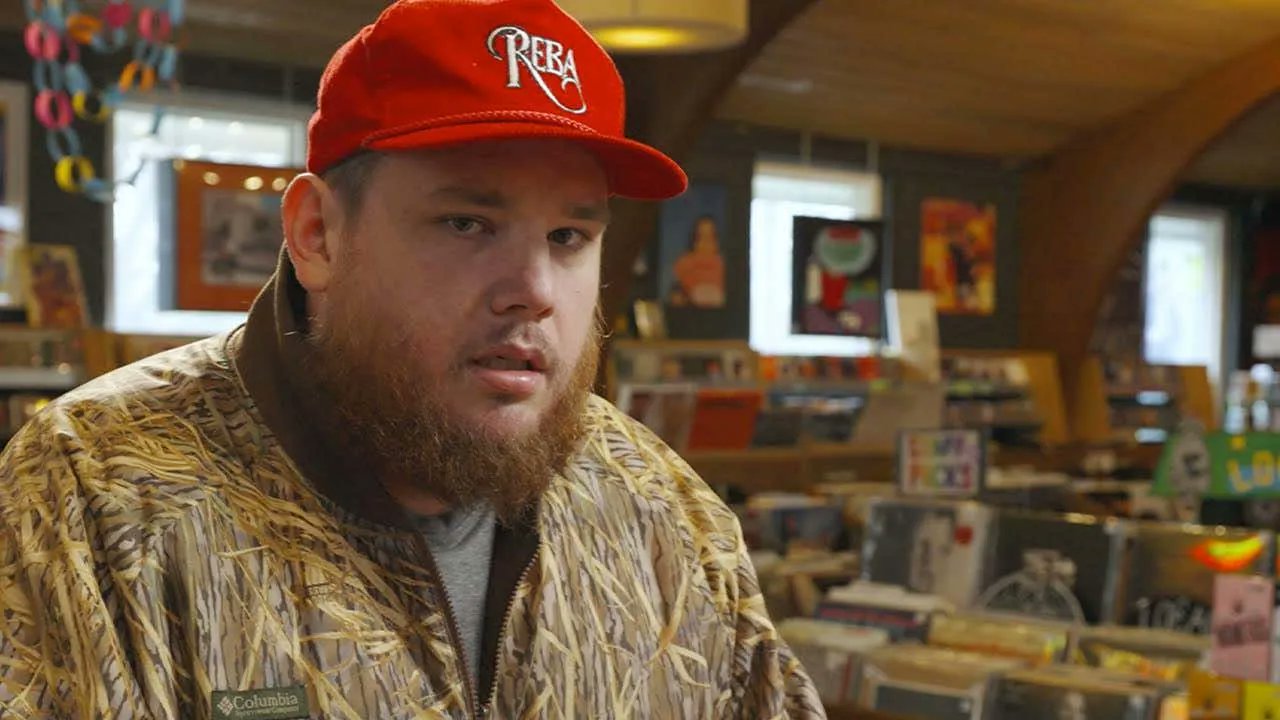 Barstool Sports on Twitter "Luke Combs Gets Choked Out https//t.co