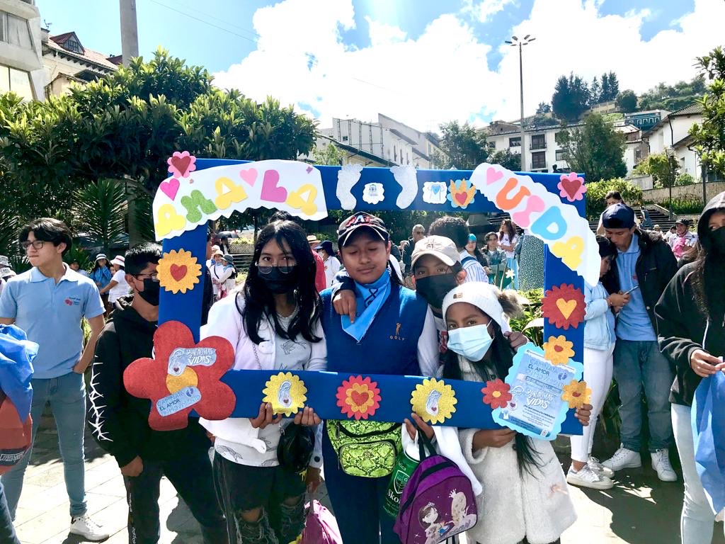 Amparo_Medina's tweet photo. #CaminataElAmorEnMovimiento un espacio para defender la vida del niño x nacer, xq unidos debemos parar el negocio del aborto!! 💪🏼💙

25 de marzo Día del niño x nacer 🌷

#SalvemosLas2Vidas https://t.co/wcWHg6G0Ia