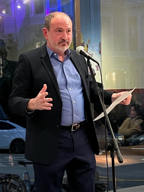 David_Newdorf's tweet photo. What a great #LitNight! I read my story "Missed Connection" to a standing-room only crowd. I'm honored to have been included in the talented lineup. #LitCampWriters https://t.co/byTuVfQE20