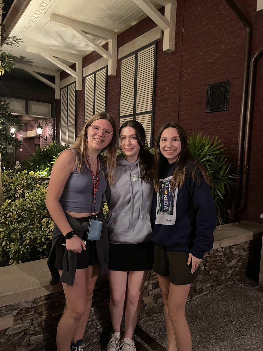 aeqnotfound's tweet photo. I MET DREAM GEORGE BBH AND HANNAH????????? https://t.co/QCA0s7yEmJ
