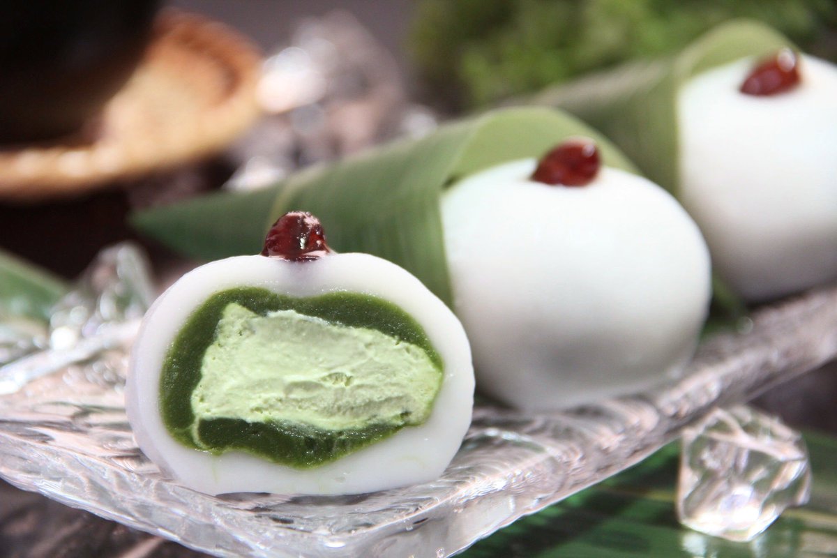 抹茶水餅の販売を開始いたしました！
暖かくなってきた季節にオススメです。
西尾産の濃厚抹茶餡と抹茶生クリームが、相性バッチリです。
水餅なのでツルッと食べられますよ♪

#餅信 #抹茶水餅 #抹茶好き