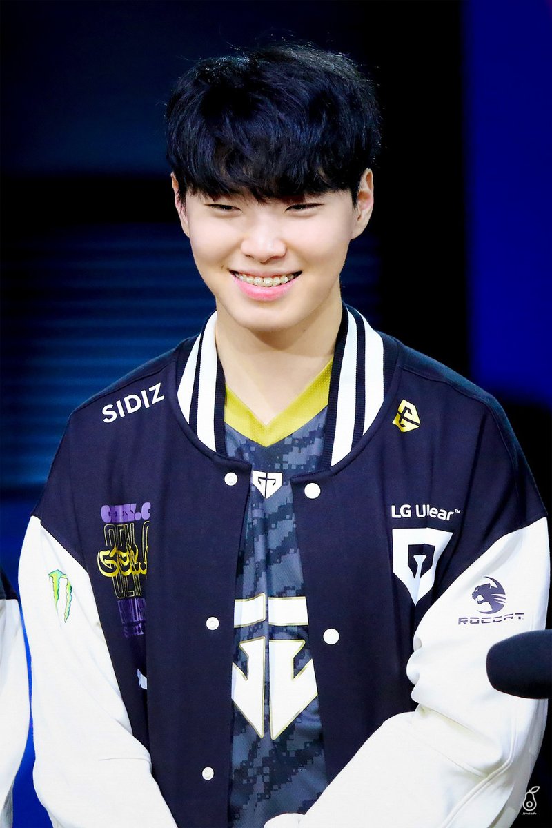 230326  GEN vs HLE

☺️☺️☺️

#GENG #젠지 #Chovy #쵸비 #정지훈