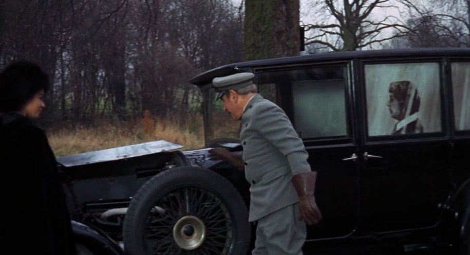 kcarr2015's tweet image. Yup, that&apos;s how Dr Phibes got him.
#FrightClub #TheAbominableDrPhibes