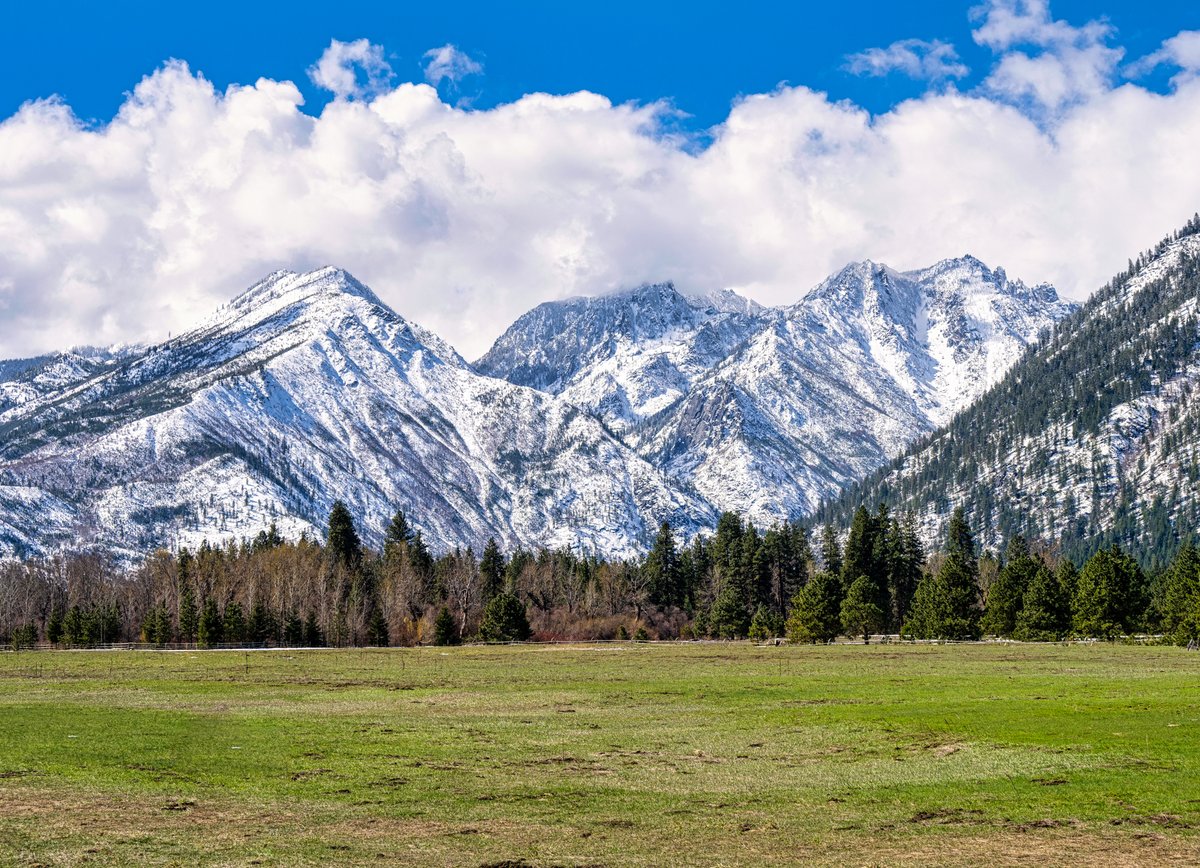 leavenworth_wa's tweet photo. Spring has arrived in Leavenworth, but the snow-capped mountains remind us of the beauty of winter. Come experience the perfect blend of seasons in our charming Bavarian village! https://t.co/TicUQf1C0X
.
.
.
#Leavenworth #LeavenworthWa #SpringInTheMountains #DiscoverWashington https://t.co/yjlrqKqxVY