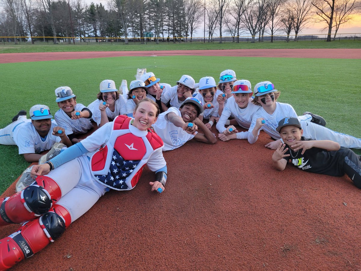 DCarroll1215's tweet photo. 7:30am-9:30pm consisted of baseball! Came up 1 run short in the championship.   Xay pitched and hit the ball great today.  #ProudMomma #BaseballSeason #Elite #FlyTheE https://t.co/GMJQ7b8Th3