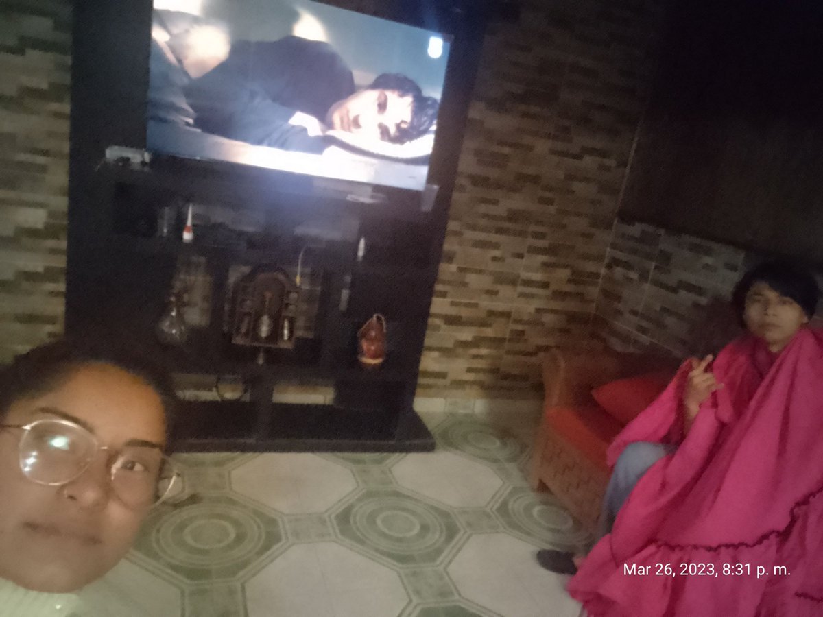 chip_reyes's tweet photo. #Un5ParaPasarAlSiguienteNivel siendo cool viendo la peli del cinco xD https://t.co/LJokY7iekO