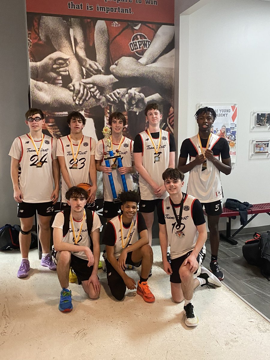 Our 16u’s won a local tuneup this weekend by beating a VERY good Okay Mustangs in OT. 

Off to a great start! ❤️🖤