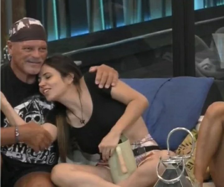 dedicado_AR's tweet photo. Mañana termina #GranHermano y los verdaderos protagonistas fueron ellos solo decir eso , dos piezas fundamentales en esa casa. Siempre serán recordados por todos sus momentos. 👏 romina y alfa https://t.co/bMwM3vSRtT