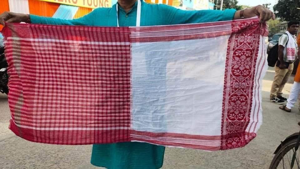 aboyob bhuyan on Twitter "The Assamese Gamosa & the Bengali Gamosa