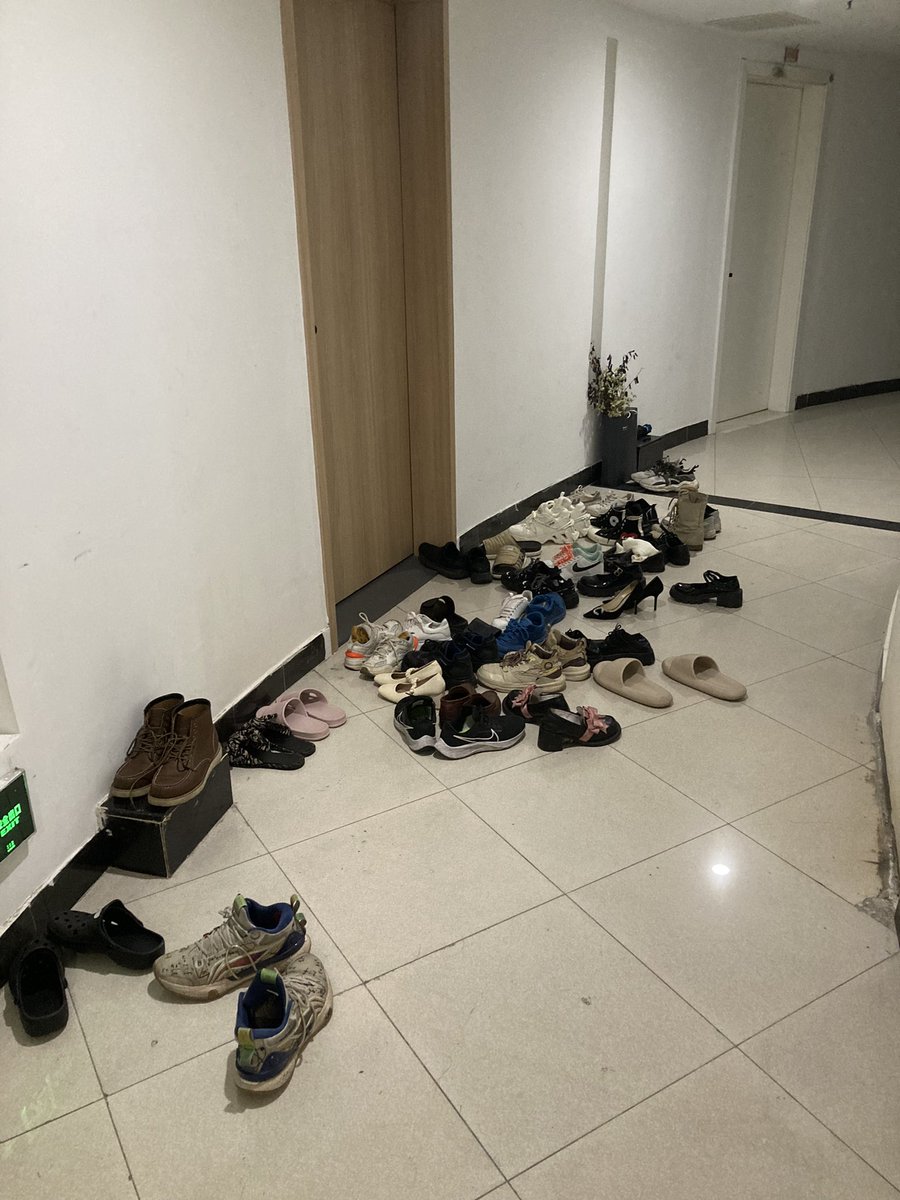 6点多捆到凌晨2点多 一晚上捆了6轮，捆爽了也捆废了，一滴都没有了的那种 。最近接捆的好才有饭吃的一次。

图：暗桃桃捆工地牢大门 https://t.co/AxjfhG4vY7