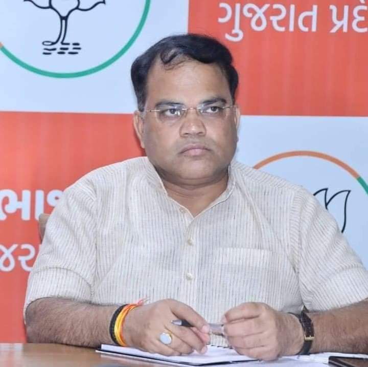 purneshmodi's tweet photo. गुजरात प्रदेश भाजपा के संगठन महामंत्री श्री रत्नाकर जी को जन्मदिन की हार्दिक शुभकामनाएं। 

आप स्वस्थ और दीर्घायु रहें, ईश्वर से यही कामना करता हूं।
@ratnakar273 @BJP4Gujarat https://t.co/Ocu7ubBKL2