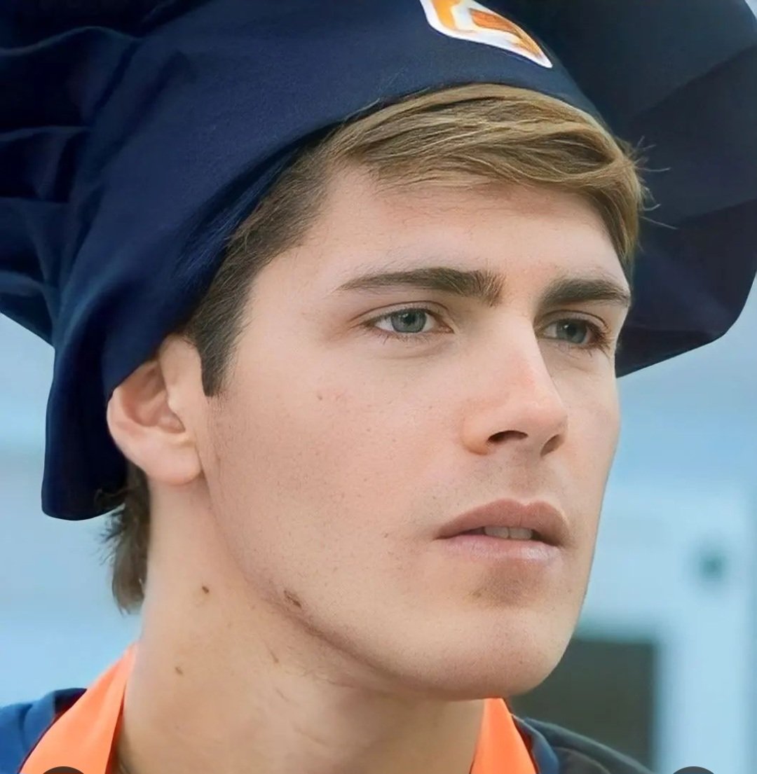 silll76's tweet photo. @elejercitodelam MARCOS es el ganador. Hermosa persona por dentro y por fuera #GranHermano https://t.co/NkObnJj1WW