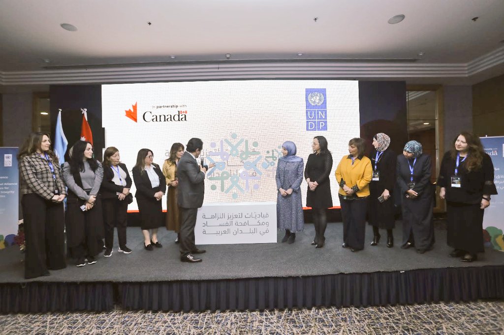 AES111's tweet image. محطة هامة في تراكم الجهود نحو مستقبل أفضل قائم على أسس النزاهة والمساواة. تشرفت بمشاركة تحالف "قياديات لتعزيز النزاهة ومكافحة الفساد في البلدان العربية" لحظة الكشف عن شعاره وإعلان إطلاقه من الاردن. شكرا لفريق @UNDP_ACIAC على الجهود الجبارة والحكومة الكندية على دعمها الاستراتيجي.