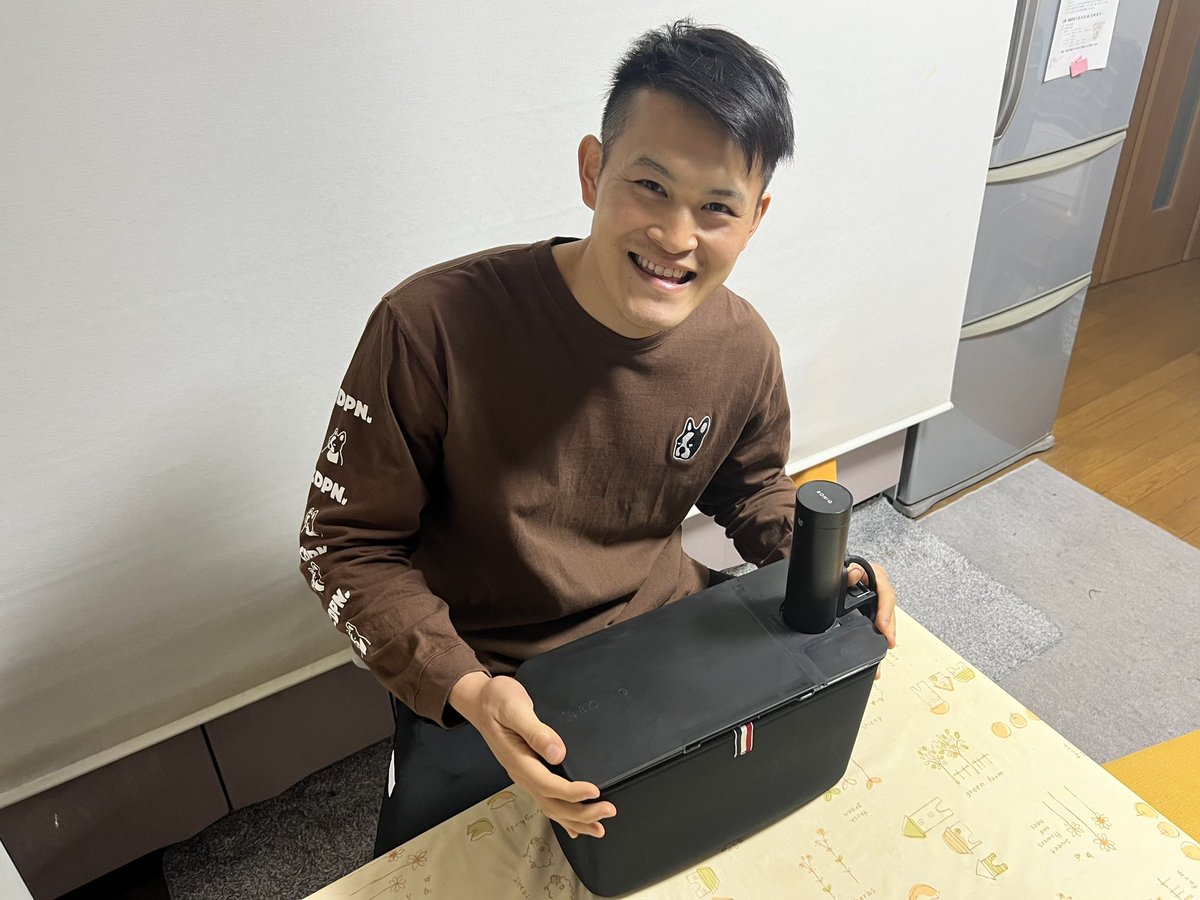reisato13's tweet photo. 今取り組んでいる食トレで大活躍中の、
低温調理器"BONIQ"!!!
食材を仕込んで温度と時間をセットし、
あとは待つだけ✌️
低温調理だからこその柔らか仕上がりに🤩
BONIQで作ったサラダチキンの柔らかさとか凄すぎる!笑
#BONIQ
#ボニーク
#低温調理器
#食トレ
#食事管理
#アスリート飯
#FATADAPT https://t.co/P1YYttQqib