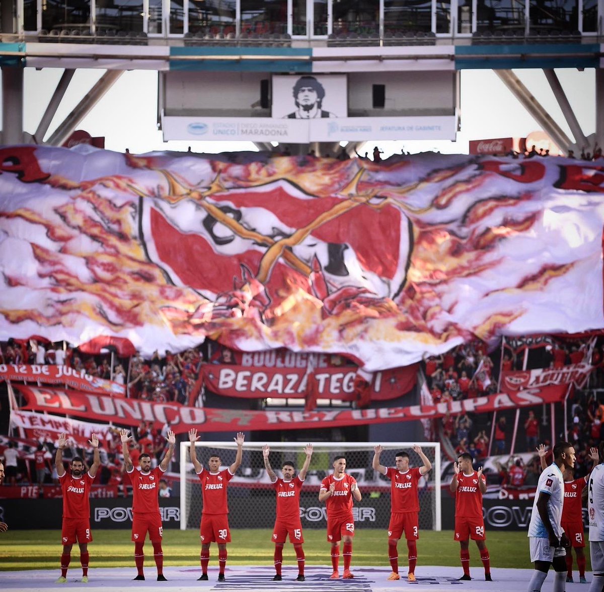Deber cumplido, seguimos adelante en la copa 👏 Feliz de estar de vuelta luchando con este gran grupo🙌 
Agradecer el apoyo incondicional de ustedes y que hayan terminado con felicidad su día, hinchas del rojo 👹 
Ahora a preparar una linda semana 🤩💪 <a href="/Independiente/">C. A. Independiente</a>