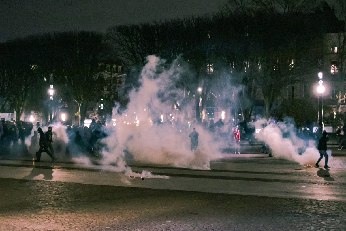FelixLebelle's tweet photo. @frenchvisuals Lundi soir à Lille, en réaction au rejet de la motion de censure à 9 voix près https://t.co/Jm6DNbbDIO