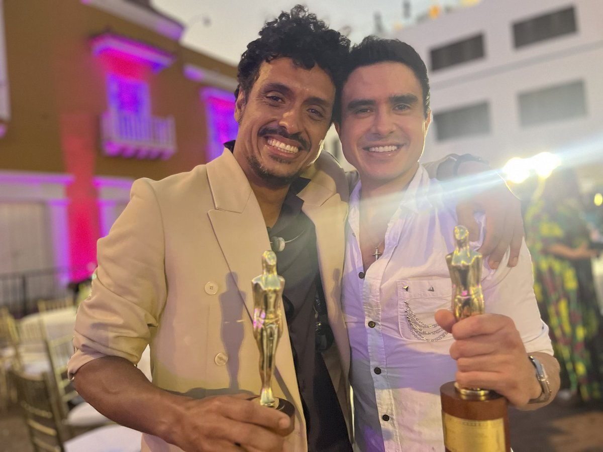 Teleantioquia's tweet photo. ¡Ha sido una noche mágica! ✨ Desde Cartagena, disfrutamos con amigos de los #PremiosIndia2023 🏆 y celebramos los galardones que llevamos para nuestra casa 📺💚. https://t.co/FONerqD2t2