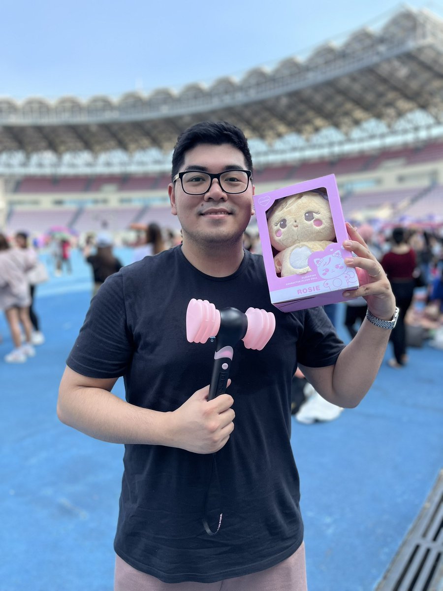 jessikamariemb's tweet photo. Asawa kong binudol ko na pero masaya pa din 🤣🖤💗 #BORNPINKINMANILA_BULACAN https://t.co/p7rgZEofYv