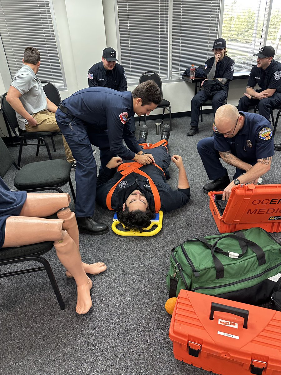 OCEMT_'s tweet image. This past Friday, Class 15 was working on their assessments during trauma block for skills day #OCEMT #class15 #skillsday