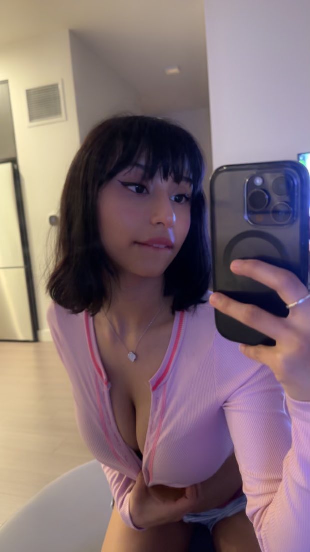 Talia Taylor on Twitter: "can I pull it down further in ur DMs?💗"