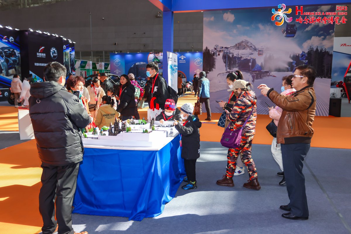 tube_icemachine's tweet image. Focusun snow falling machine has won the award for "The Favorite Ice &amp;amp; Snow Products". 
It can float snow stably throughout the year regardless of air humidity, ambient and inlet water temperature. 
We provide sales and rental services for #snowfallingmachine.
#Focusun #snowmaker