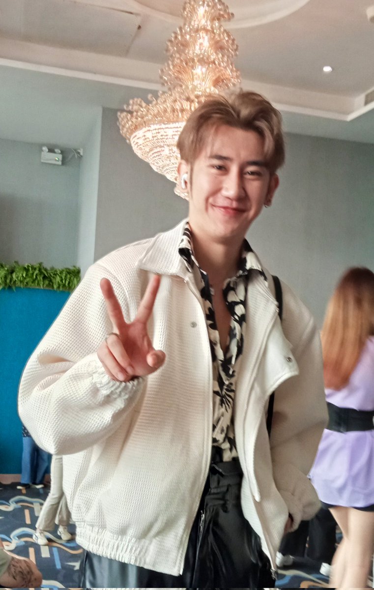 KMomza's tweet image. คนอะไรก็ไม่รู้ยิ่งเจอยิ่งน่ารัก อย่าลืมไลฟ์นะ คิดถึงอีกแล้ว @nutder_ntp #nutder #ชาวเด้อร์ของนัทเด้อ #DPDanceStudio
