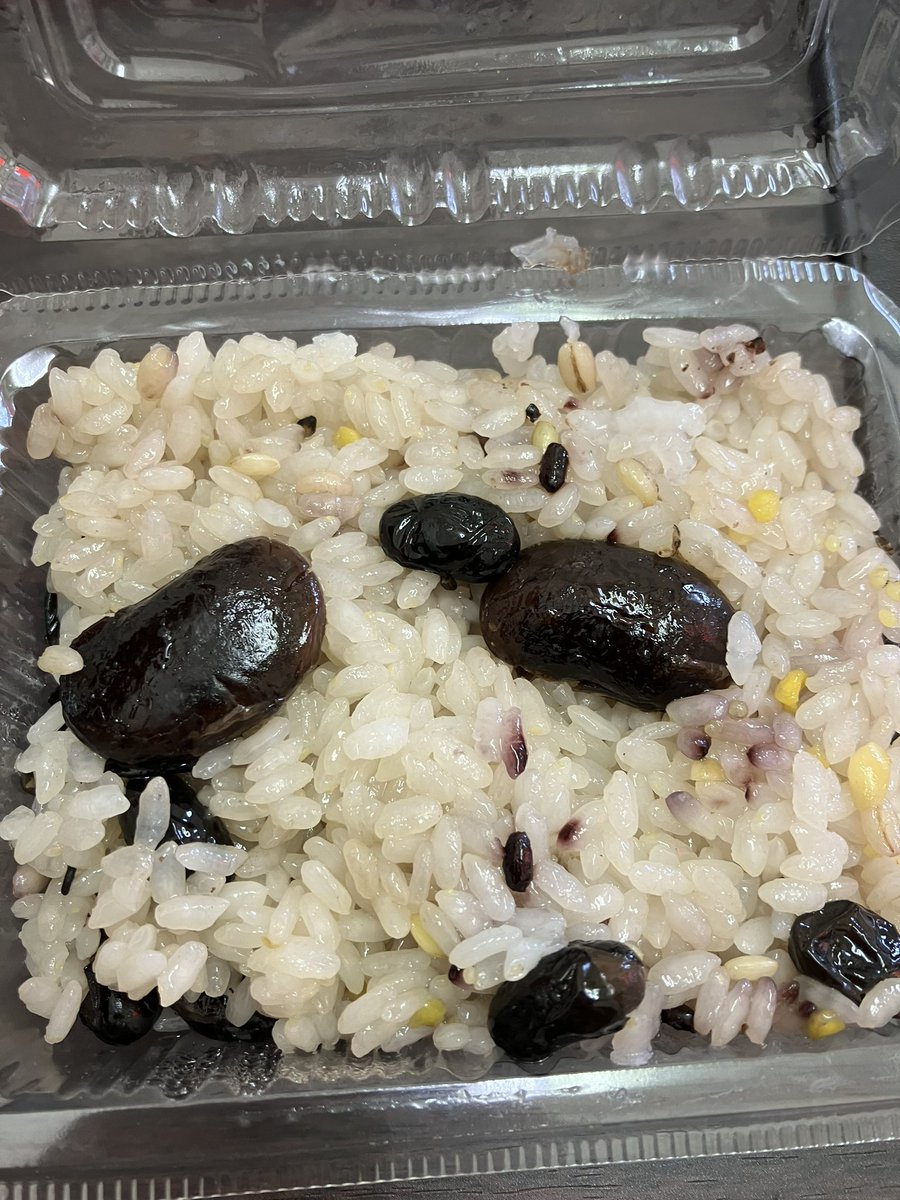 開店のお手伝いをさせて頂いている、ブティックのお姉様から頂きました！！

野菜たっぷり、栄養満点です😊

豆ご飯もスイーツ感覚で味わえて、お茶がとっても合います！

思考がシブい大人になってきてます😂