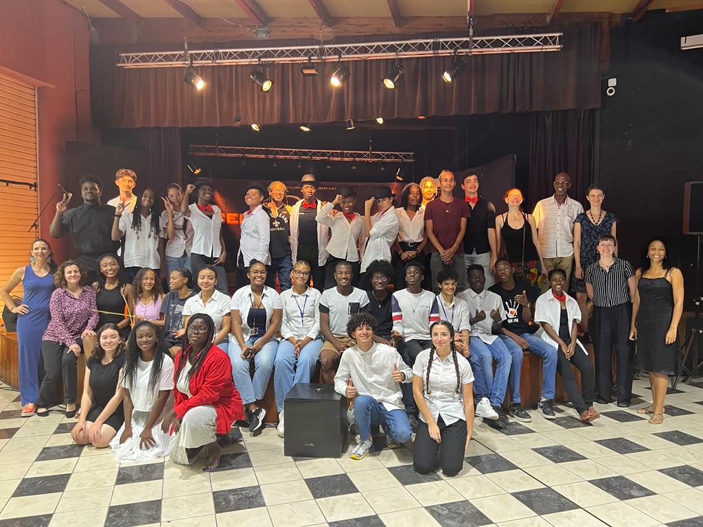 Elèves de 3eme passionné par les arts du spectacle: musique, théâtre , danse, rejoins à la rentrée scolaire prochaine la filière S2TMD.  Tu peux demander un dossier d'inscription aux auditions en adressant un mail à ce.9710722hac-guadeloupe.fr