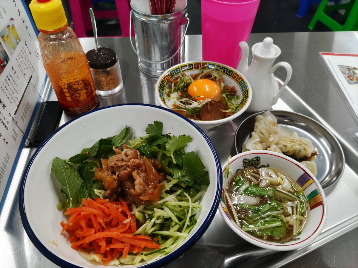 yoshiyamashi's tweet photo. 31日で閉店する内神田3丁目の「感動ボブン」で感動米麺セット(感動ボブン+牛たまご飯)期間限定1,100円😋お店は閉店してもいいからダイナックの別のお店で感動ボブンを食べられるようにしてください🙏
#感動ボブン #ベトナム #神田 #内神田 #ダイナック #DYNAC #シラチャー https://t.co/u8jnLKz8wU